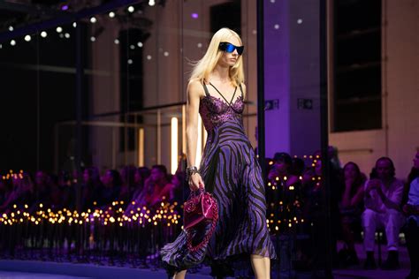 versace fw23|versace fashion show 2023.